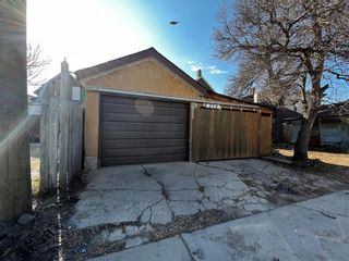 Photo 2: 258 Beacon Street in Winnipeg: House for sale : MLS®# 202312450