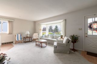 Photo 2: 38200 HOSPITAL Place in Squamish: Hospital Hill House for sale in "Hospital Hill" : MLS®# R2440002