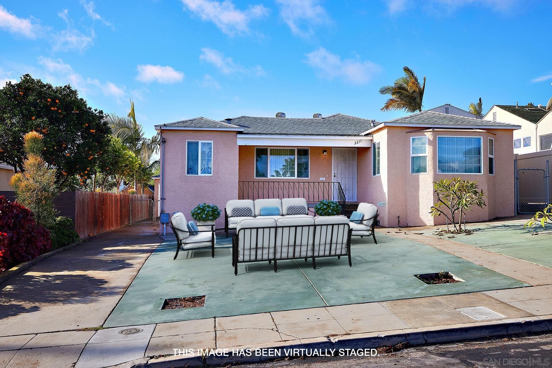 Main Photo: POINT LOMA House for sale : 3 bedrooms : 3211 Garrison St in San Diego
