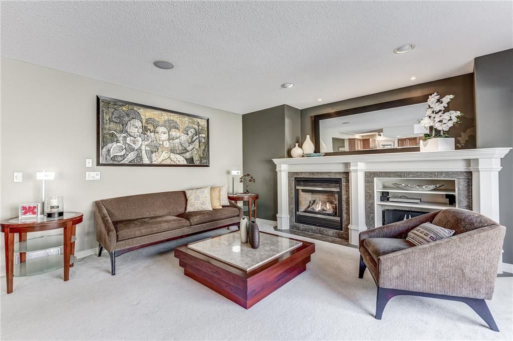 Photo 7: Photos: 16 CRESTMONT Drive SW in Calgary: Crestmont House for sale : MLS®# C4177584