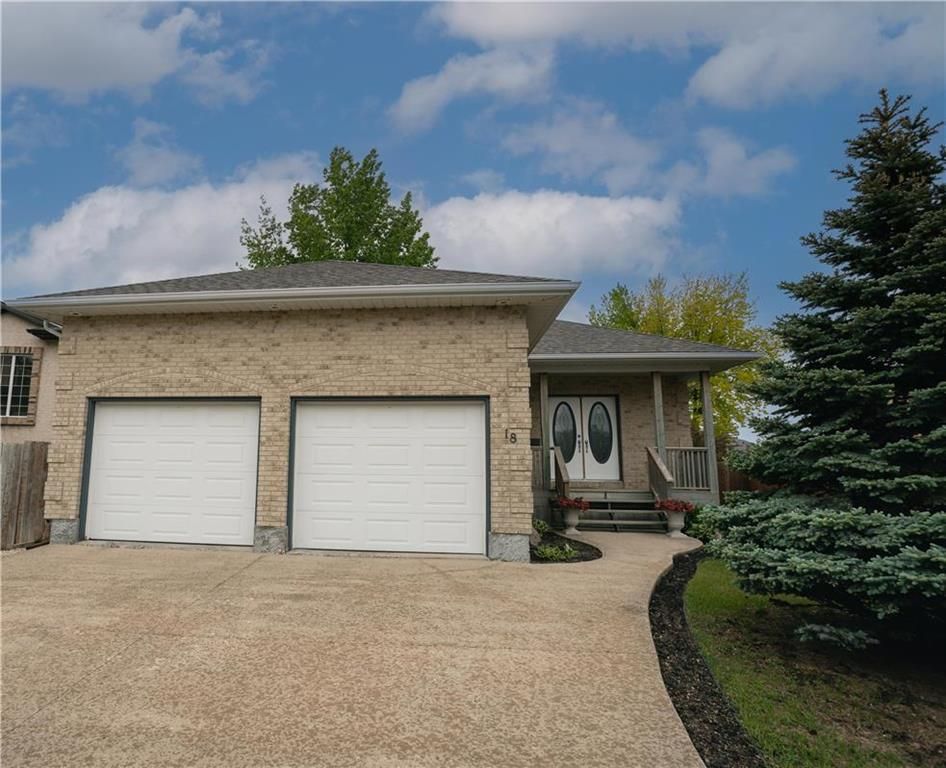 Main Photo: 18 Corbett Drive in Winnipeg: Crestview House for sale (5H)  : MLS®# 202214047