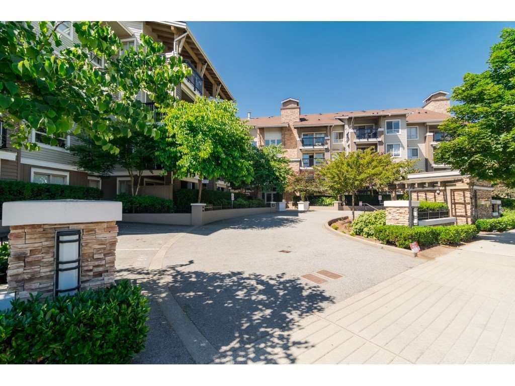 Main Photo: 113 8915 202 Street in Langley: Walnut Grove Condo for sale in "THE HAWTHORNE" : MLS®# R2444586