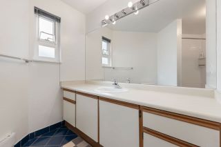 Photo 12: 16 1870 YEW Street in Vancouver: Kitsilano Condo for sale in "NEWPORT MEWS" (Vancouver West)  : MLS®# R2873532