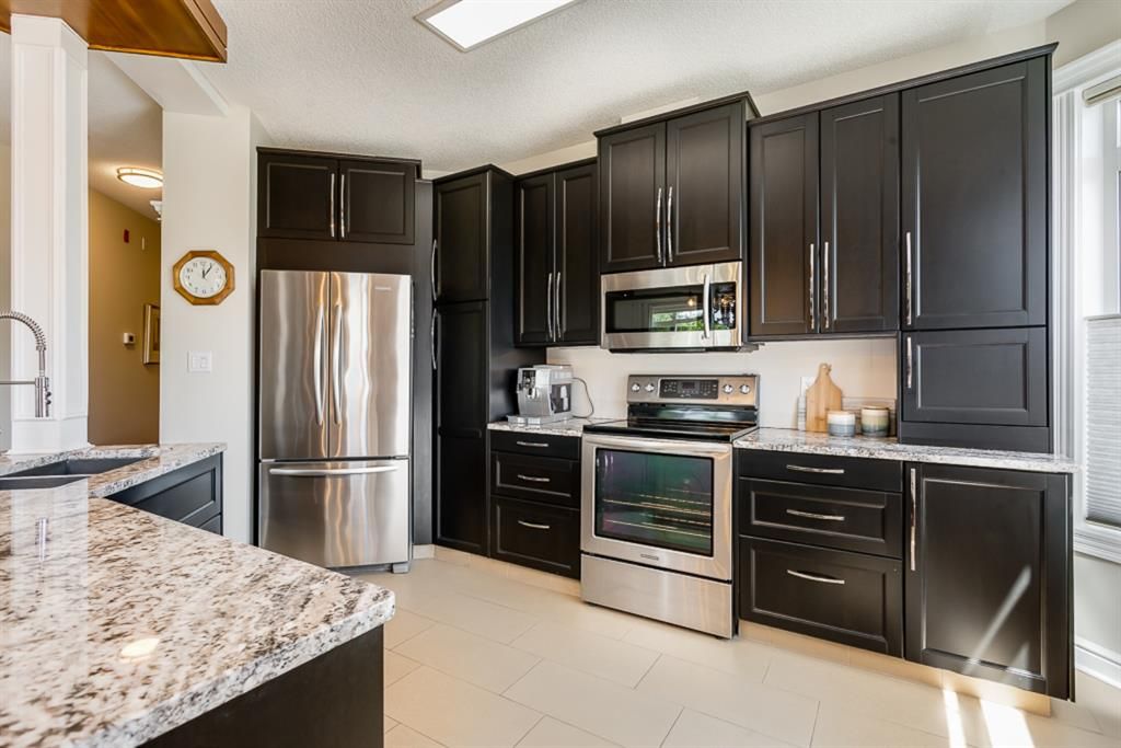 Photo 3: Photos: 201 910 70 Avenue SW in Calgary: Kelvin Grove Apartment for sale : MLS®# A1009409