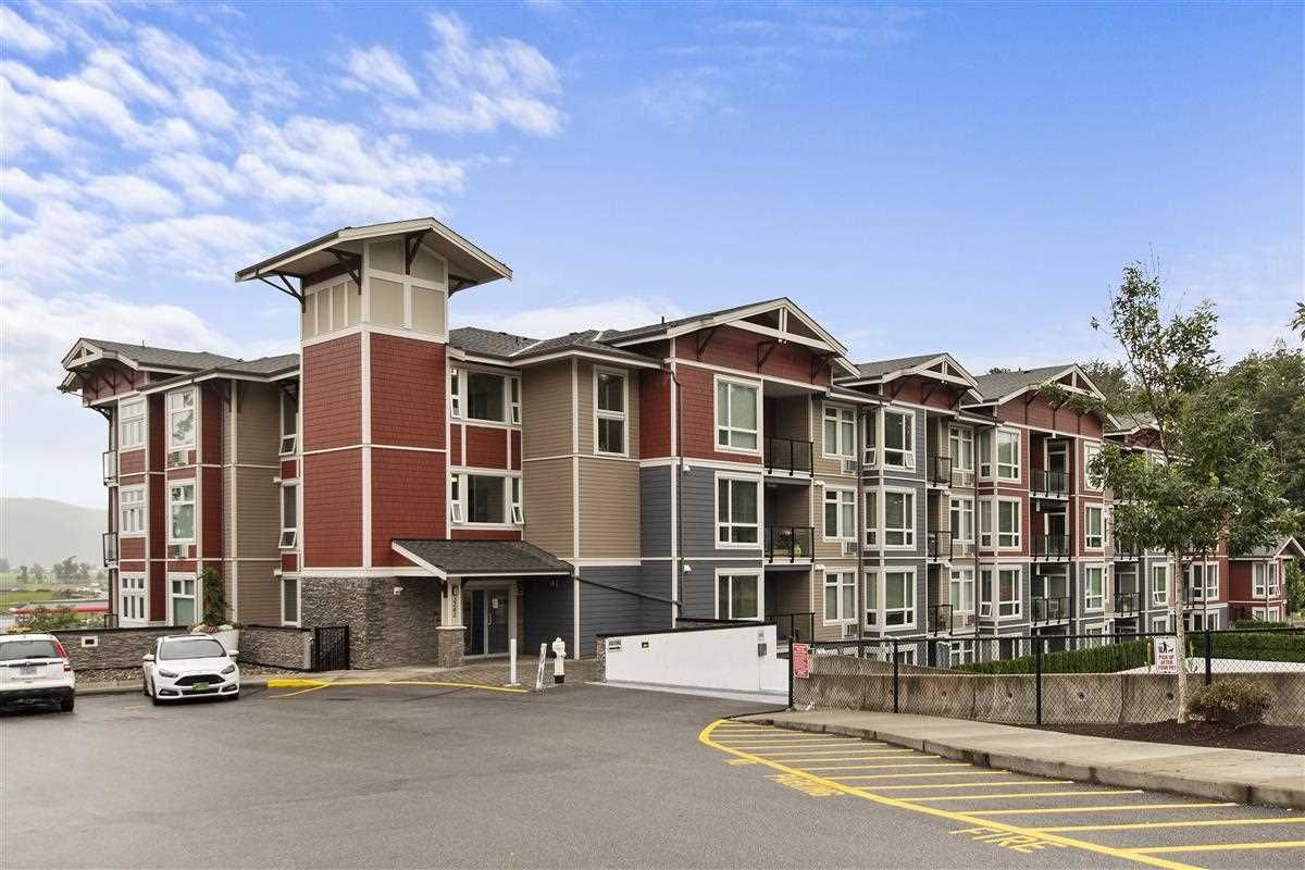 Main Photo: 101 2242 WHATCOM Road in Abbotsford: Abbotsford East Condo for sale in "Waterleaf" : MLS®# R2471579