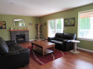 Photo 12: 925 COLUMBIA ROAD in Castlegar: House for sale : MLS®# 2476320