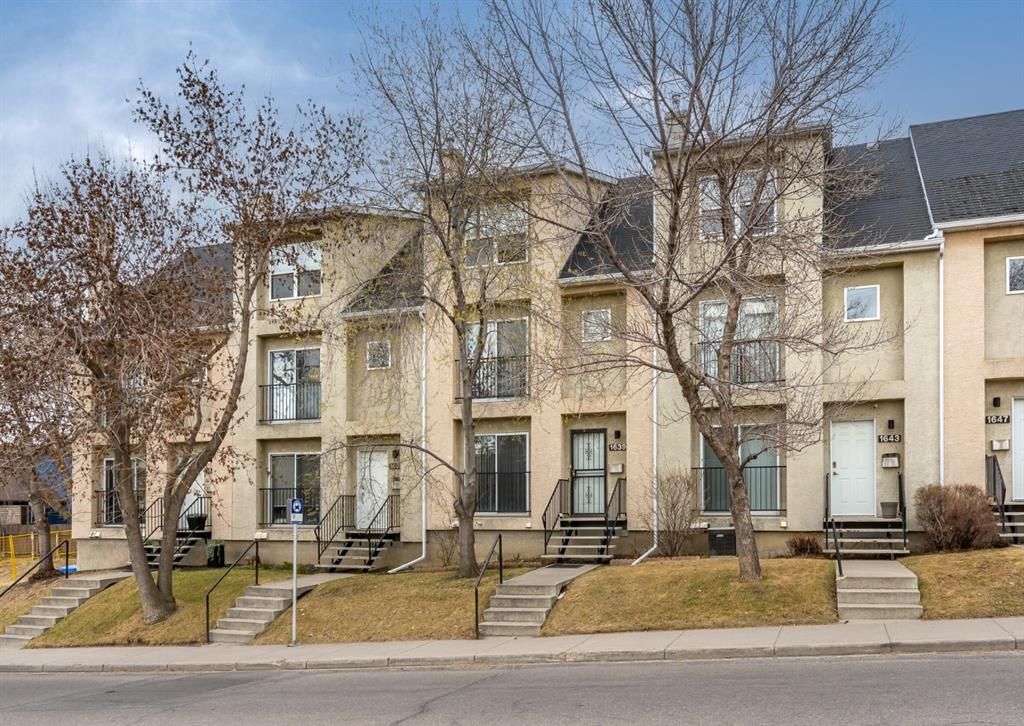 Main Photo: 1639 38 Avenue SW in Calgary: Altadore Row/Townhouse for sale : MLS®# A1211428