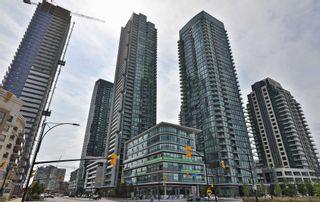 Photo 1: 208 4070 Confederation Parkway in Mississauga: City Centre Condo for sale : MLS®# W4933773