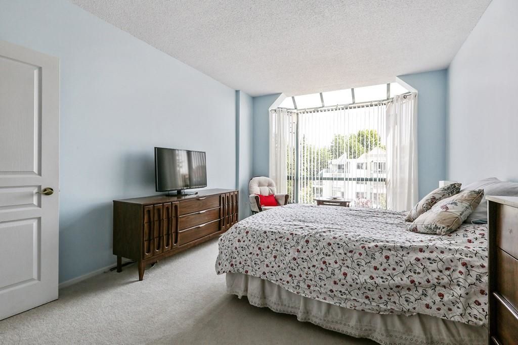 Photo 11: Photos: 407 1725 MARTIN Drive in Surrey: Sunnyside Park Surrey Condo for sale in "Southwynd" (South Surrey White Rock)  : MLS®# R2600637