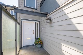 Photo 2: 2466 HAYWOOD Avenue in West Vancouver: Dundarave Townhouse for sale in "Dundarave Estates" : MLS®# R2774411