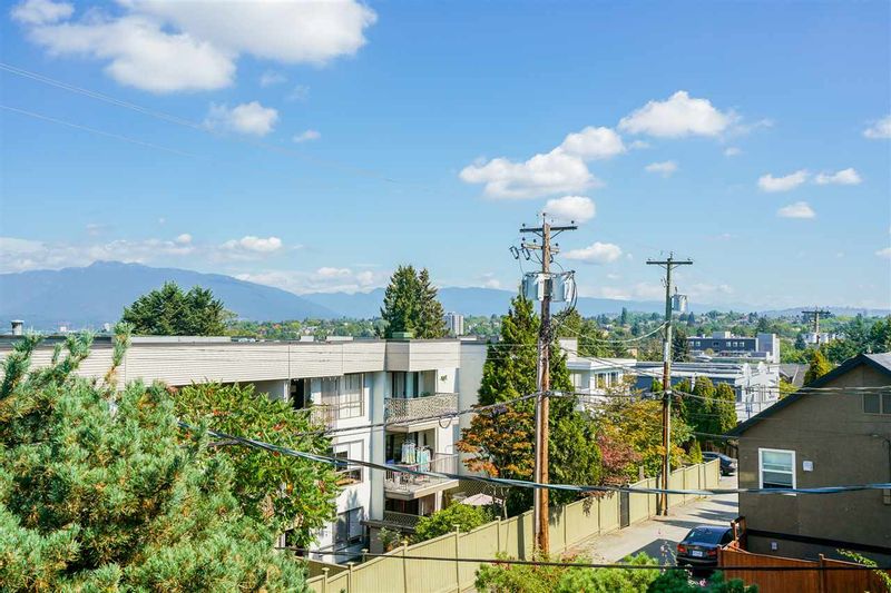 FEATURED LISTING: 304 - 813 BROADWAY East Vancouver