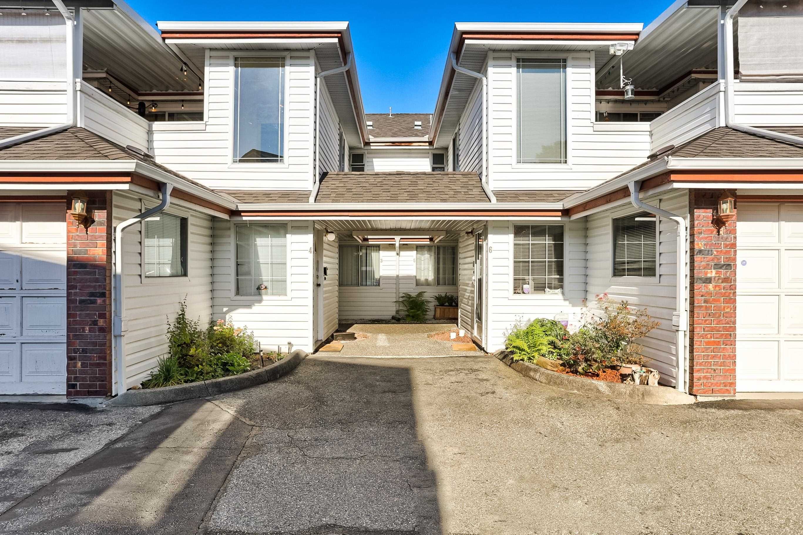 Main Photo: 5 22128 DEWDNEY TRUNK Road in Maple Ridge: West Central Townhouse for sale in "Dewdney Place" : MLS®# R2724629