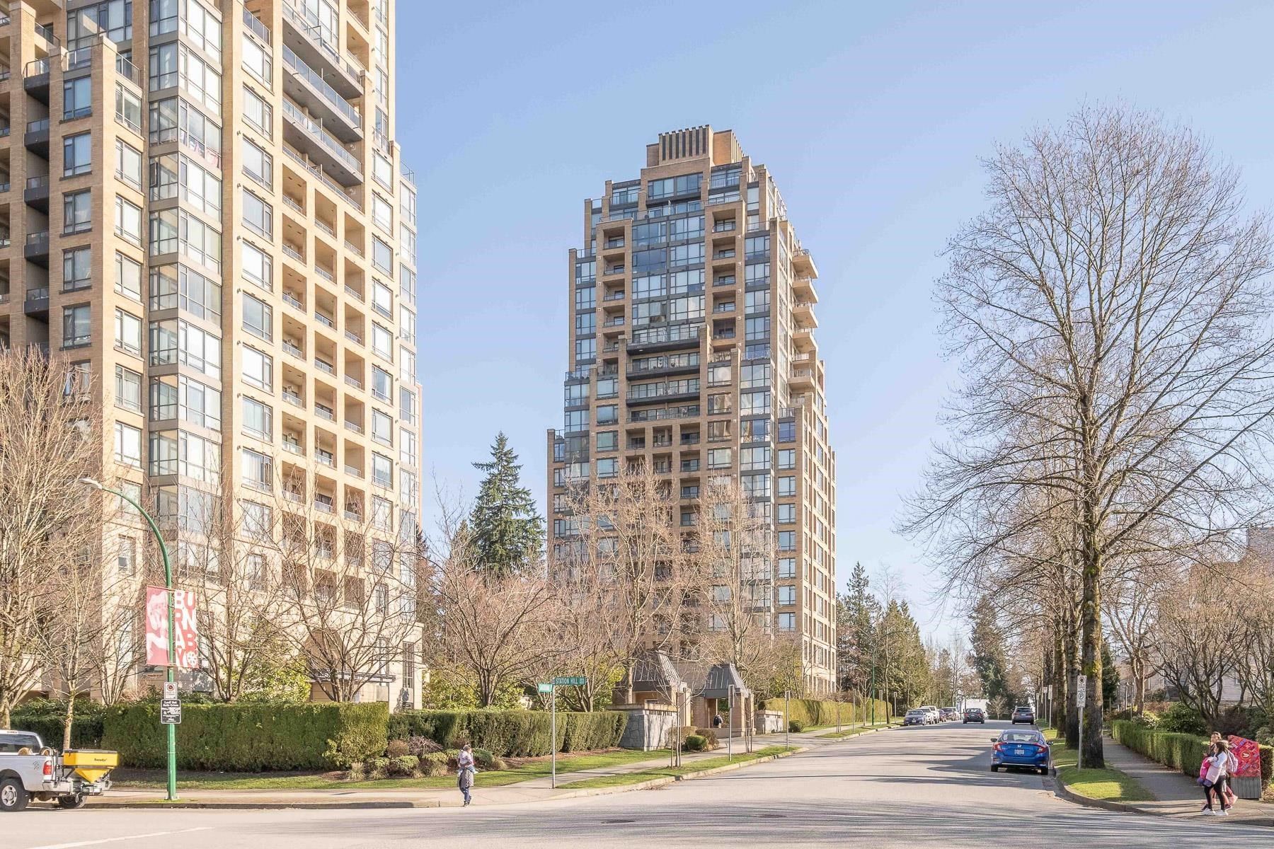 Main Photo: 1105 7388 SANDBORNE Avenue in Burnaby: South Slope Condo for sale in "MAYFAIR PLACE" (Burnaby South)  : MLS®# R2661004