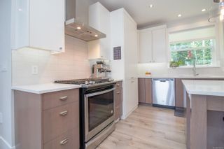 Photo 10: 992 Ariane Pl in Langford: La Olympic View House for sale : MLS®# 903628