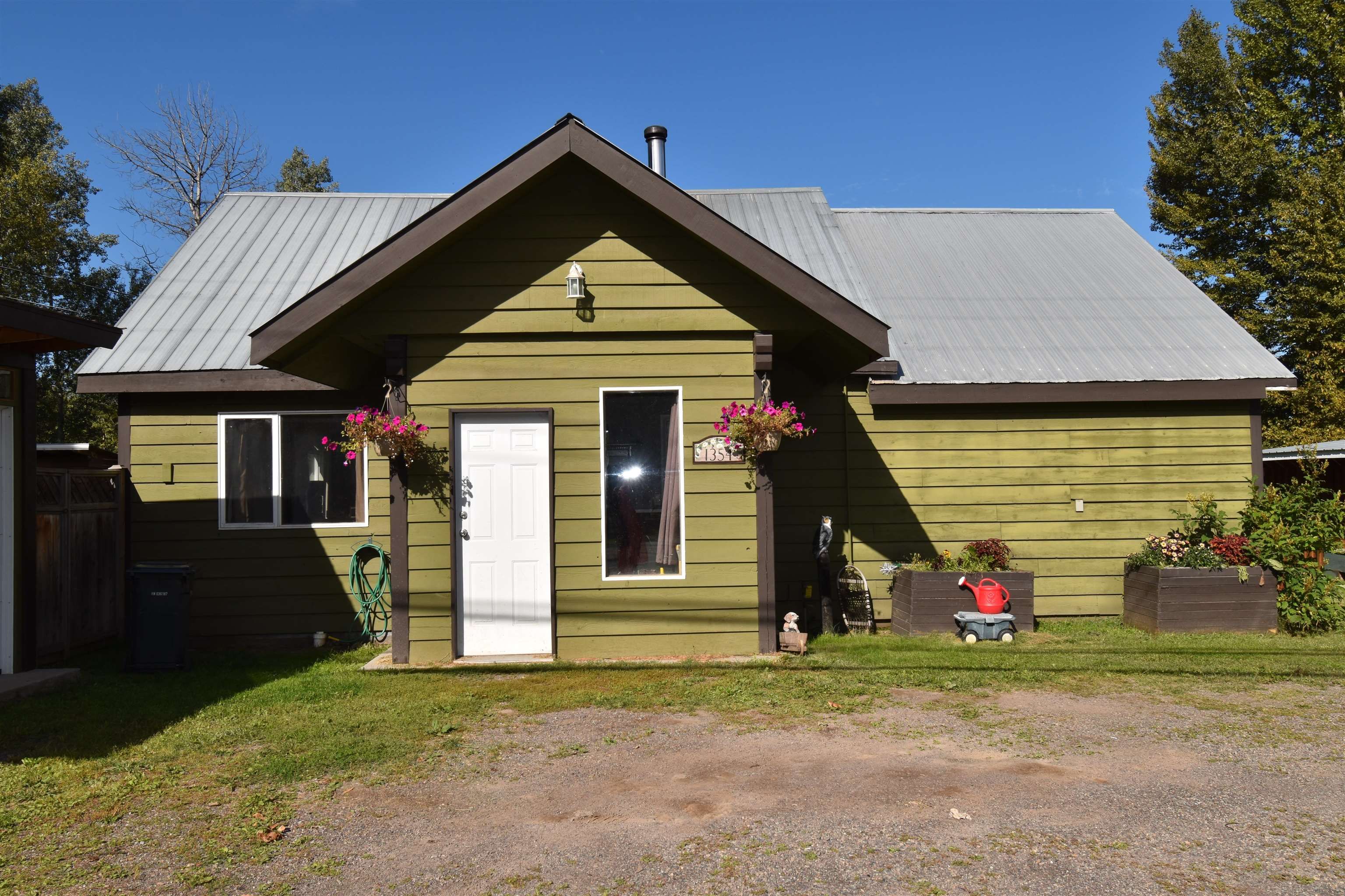 Main Photo: 1354 COALMINE Road: Telkwa House for sale (Smithers And Area)  : MLS®# R2722732