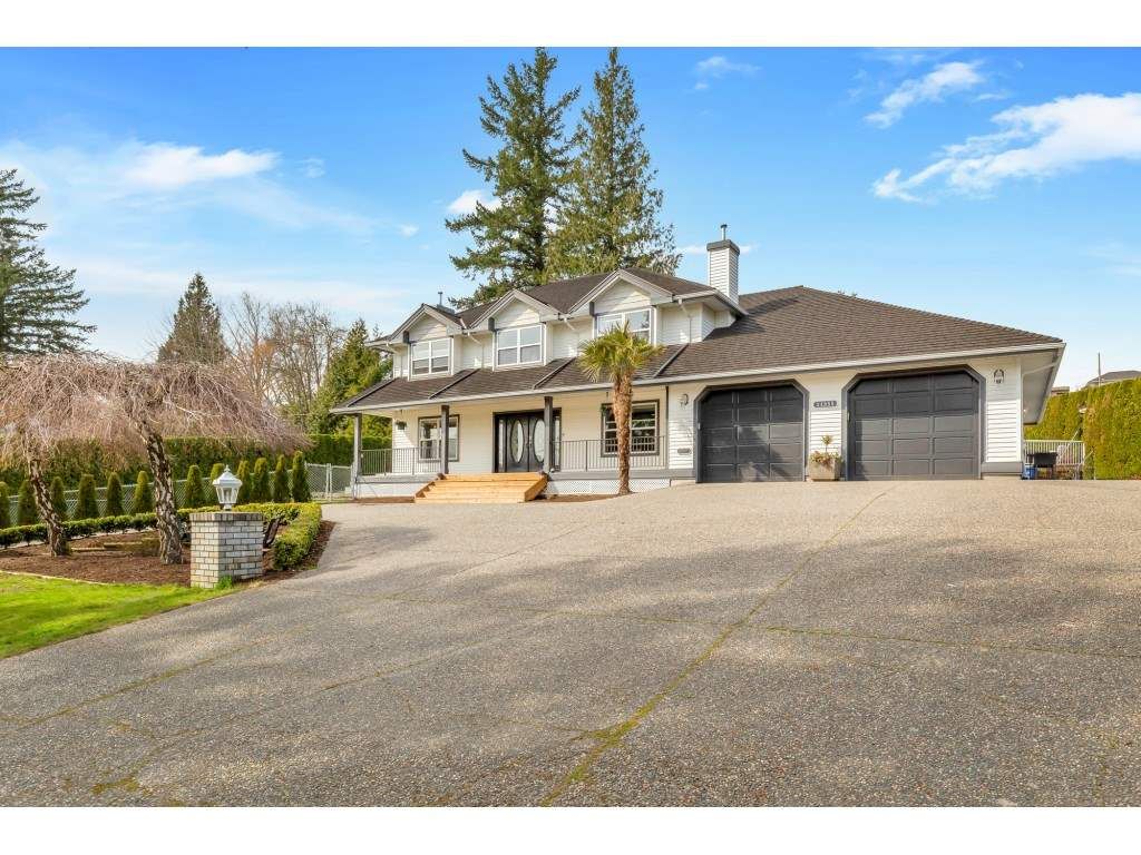 Main Photo: 34955 SKYLINE Drive in Abbotsford: Abbotsford East House for sale : MLS®# R2561615