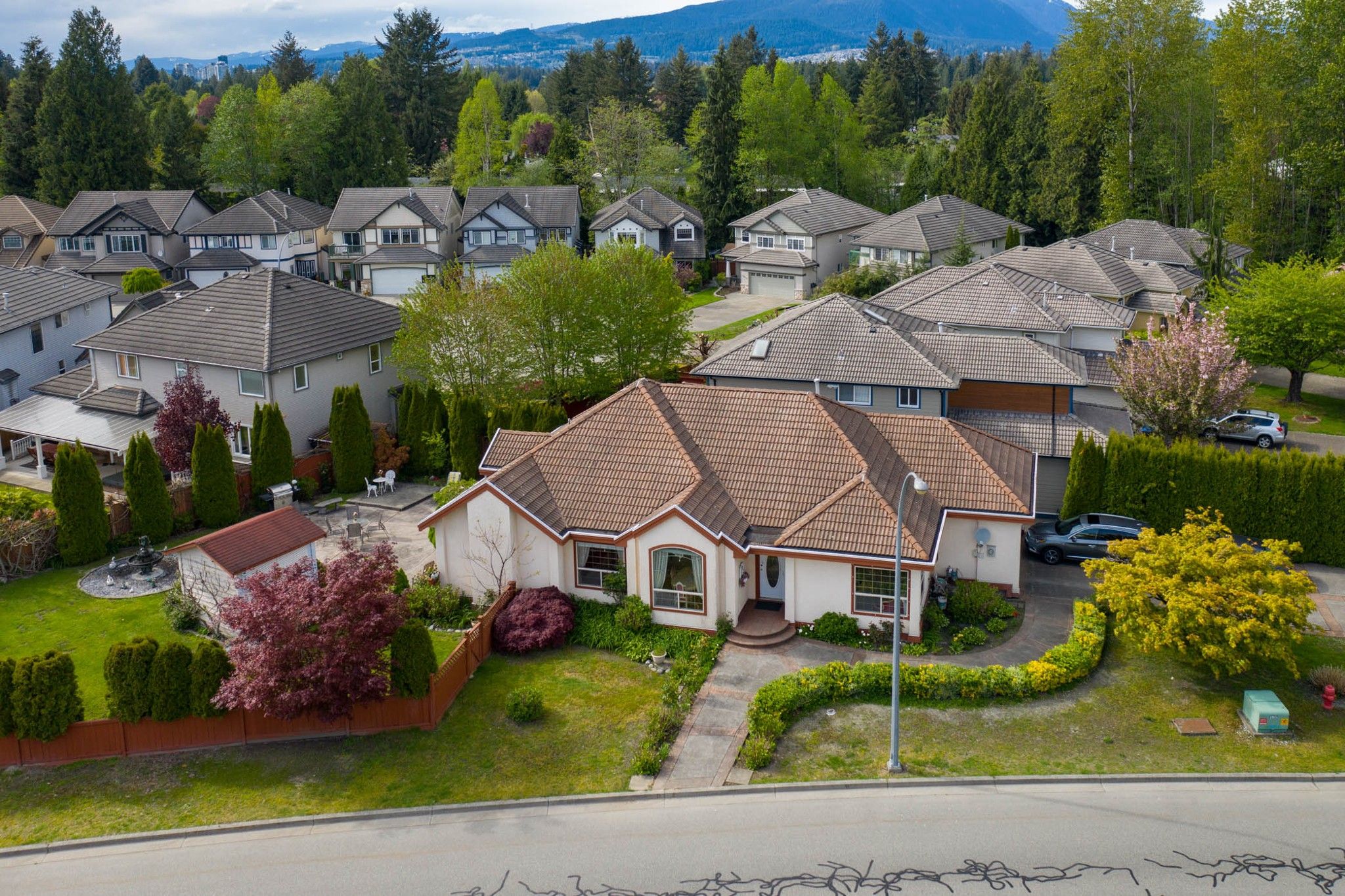 Main Photo: 3003 NECHAKO Crescent in Port Coquitlam: Riverwood House for sale : MLS®# R2466530