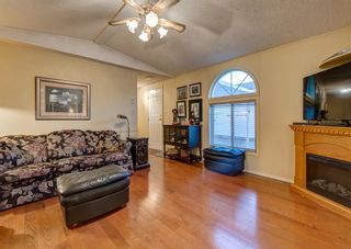 Photo 4: 29 Erin Woods Circle SE in Calgary: Erin Woods Detached for sale : MLS®# A2007771