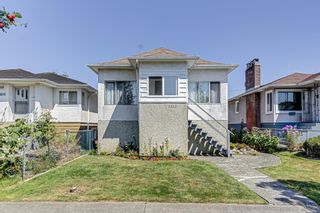 Photo 1: 3313 WILLIAM Street in Vancouver: Renfrew VE House for sale (Vancouver East)  : MLS®# R2717040