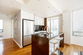 Photo 4: 701 1005 BEACH Avenue in Vancouver: West End VW Condo for sale (Vancouver West)  : MLS®# R2732975