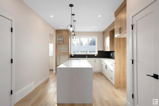 Photo 2: 9813 70 Avenue in Edmonton: Zone 17 House Half Duplex for sale : MLS®# E4325226