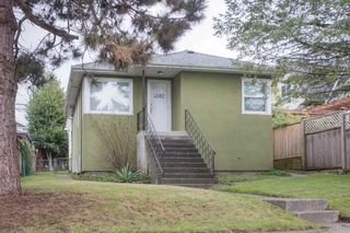 Photo 1: 4582 HARRIET Street in Vancouver: Fraser VE House for sale (Vancouver East)  : MLS®# R2245055