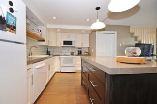 Photo 5: 512 34909 OLD YALE Road in Abbotsford: Abbotsford East Townhouse for sale : MLS®# R2078545