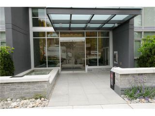 Photo 9: 808 958 RIDGEWAY AVENUE in Coquitlam: Home for sale : MLS®# V1138346