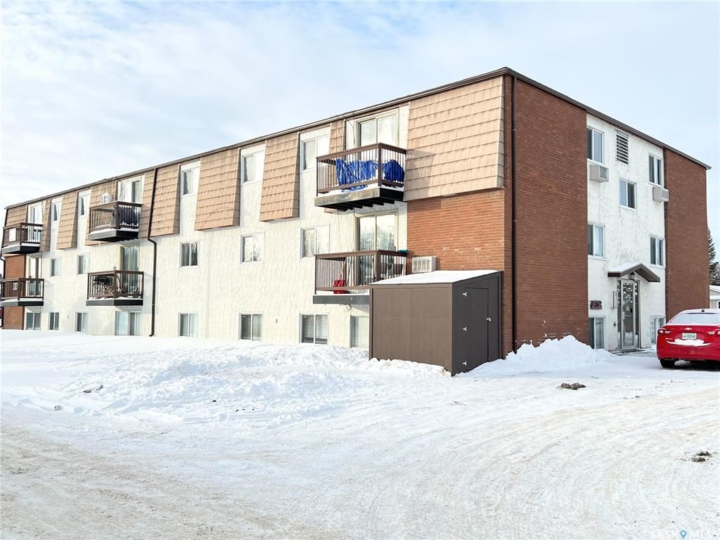 Main Photo: 5 116 Acadia Court in Saskatoon: West College Park Residential for sale : MLS®# SK881341