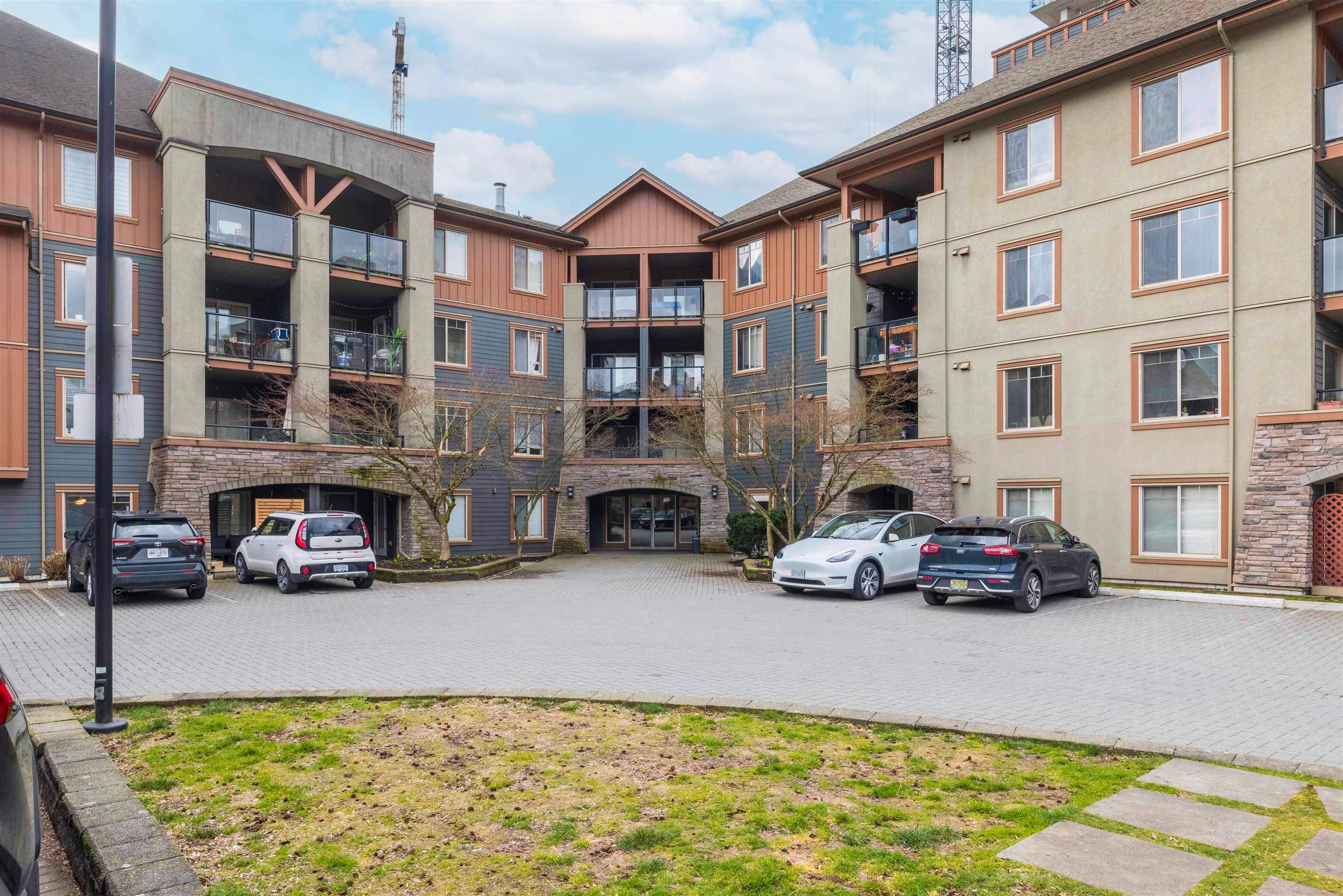 Main Photo: 2201 244 SHERBROOKE Street in New Westminster: Sapperton Condo for sale : MLS®# R2760220