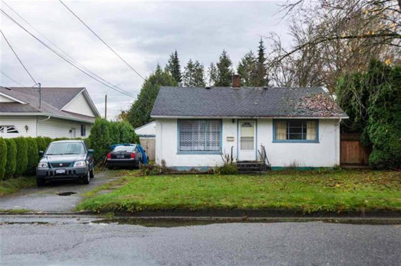 Main Photo: 9698 CORBOULD Street in Chilliwack: Chilliwack N Yale-Well House for sale : MLS®# R2493075