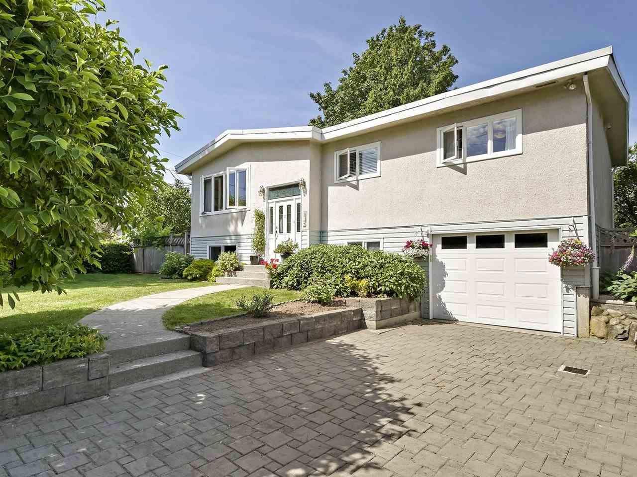 Main Photo: 814 LEVIS Street in Coquitlam: Harbour Place House for sale : MLS®# R2381563