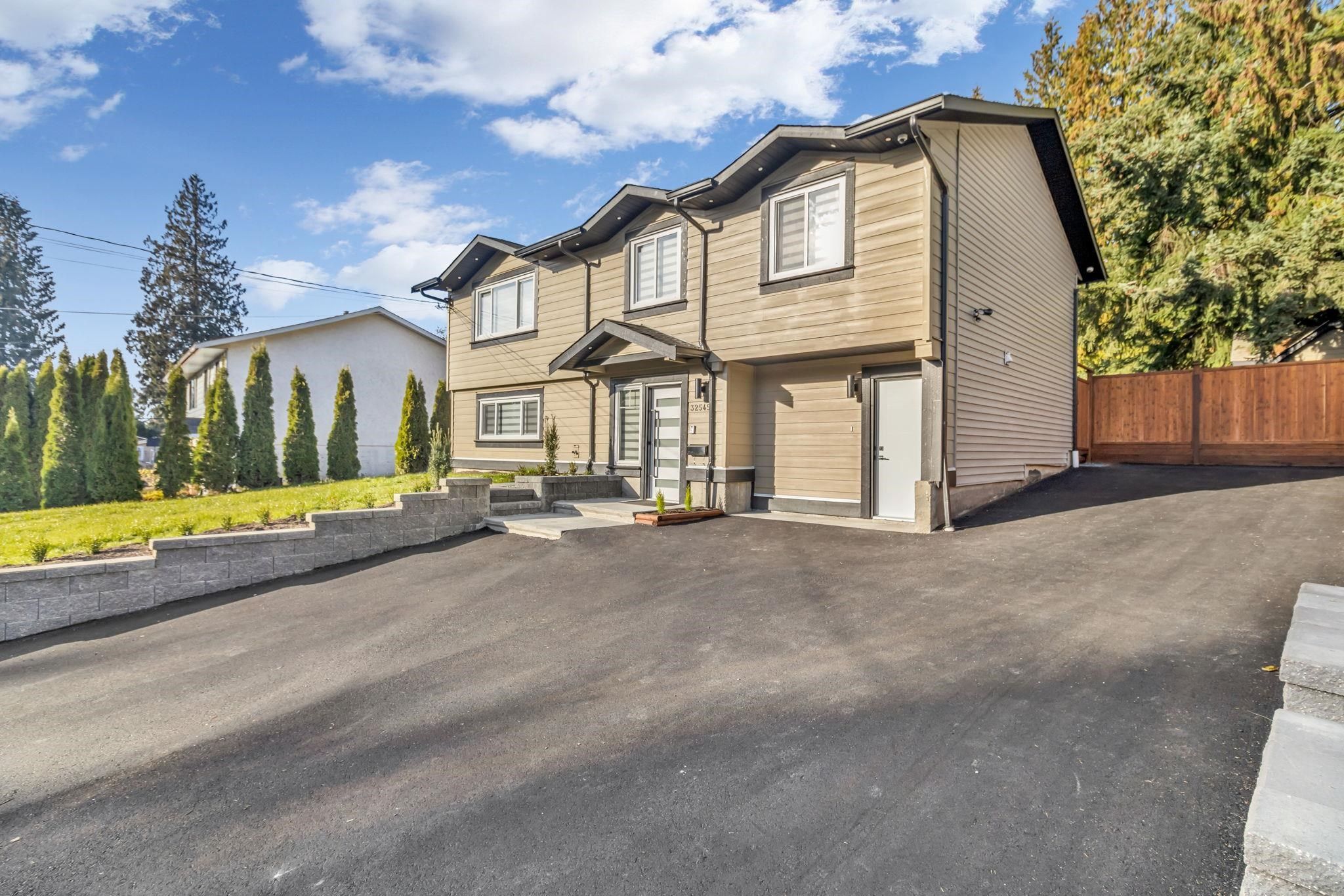 Main Photo: 32545 PTARMIGAN Drive in Mission: Mission BC House for sale : MLS®# R2739787