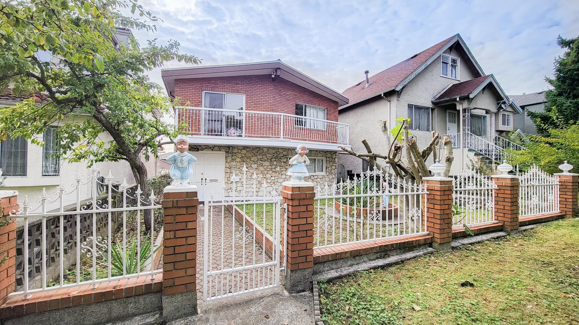 Main Photo: 2868 E PENDER Street in Vancouver: Renfrew VE House for sale (Vancouver East)  : MLS®# R2627206