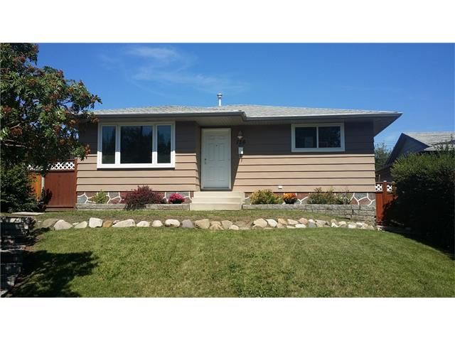 Main Photo: 136 Dover Ridge Bay SE in Calgary: Dover Glen House for sale : MLS®# C4024138
