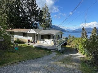 Photo 2: 6201 CORACLE Drive in Sechelt: Sechelt District House for sale (Sunshine Coast)  : MLS®# R2871352