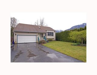 Photo 3: 1510 MACDONALD Place: Brackendale House for sale in "Eagle Run" (Squamish)  : MLS®# V701435