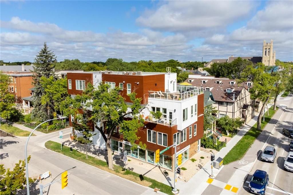 Main Photo: 401 54 Maryland Street in Winnipeg: Wolseley Condominium for sale (5B)  : MLS®# 202201882