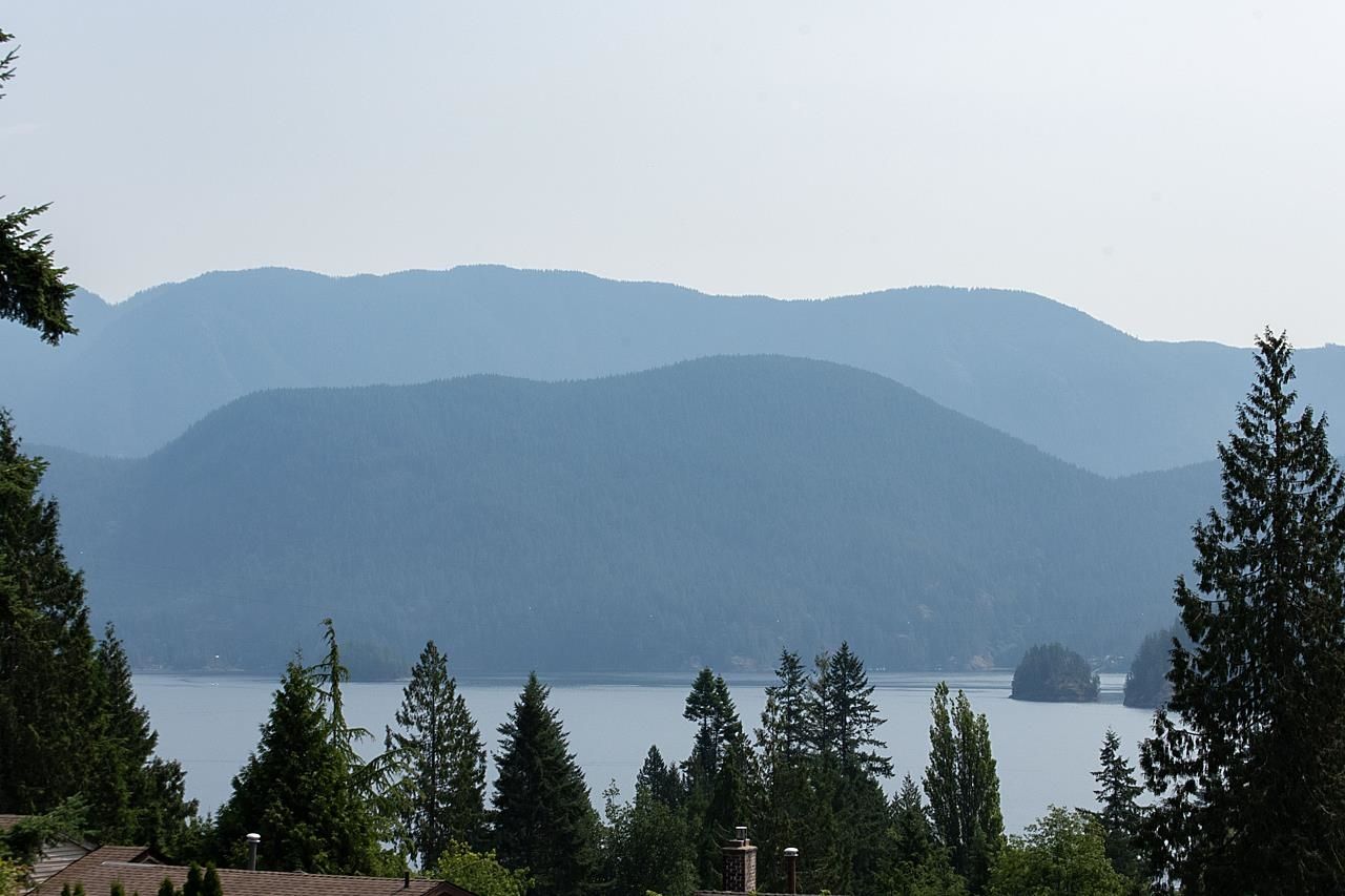 Main Photo: 1995 CLIFFWOOD Road in North Vancouver: Deep Cove House for sale : MLS®# R2823893