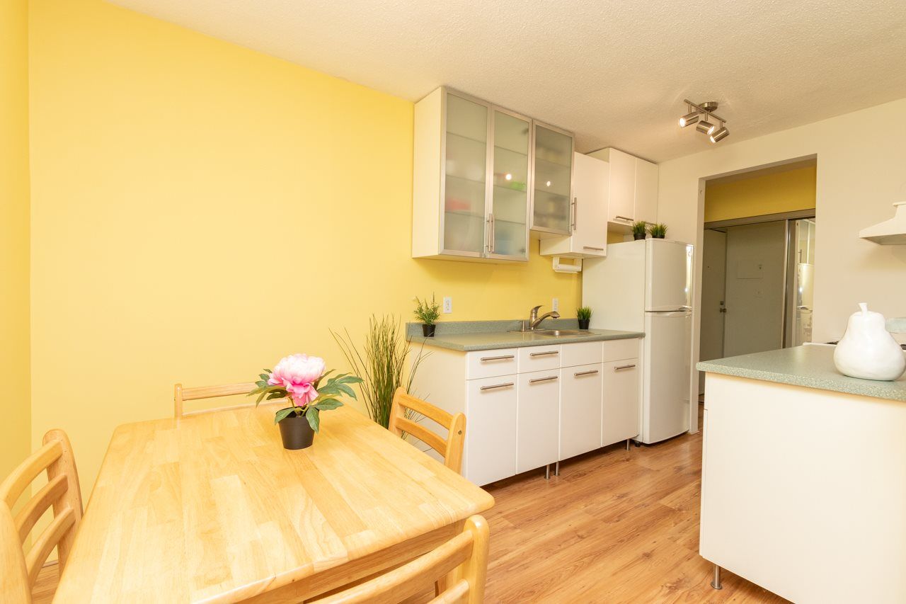 Photo 3: Photos: 314 310 W 3RD Street in North Vancouver: Lower Lonsdale Condo for sale in "DEVON MANOR" : MLS®# R2492714