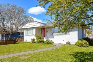 Main Photo: 2090 Allenby St in Oak Bay: OB Henderson Single Family Residence for sale : MLS®# 964972