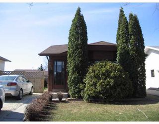 Photo 1: 71 TAUNUS Drive in WINNIPEG: North Kildonan Residential for sale (North East Winnipeg)  : MLS®# 2809015