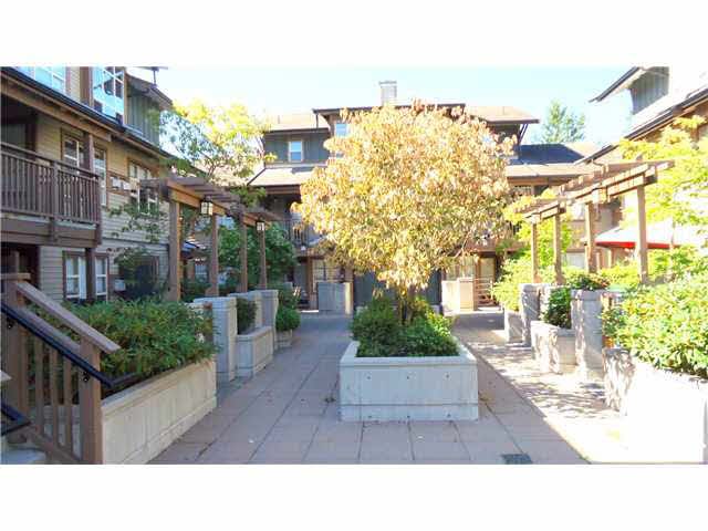 Main Photo: 206 1174 WINGTIP Place in Squamish: Downtown SQ Condo for sale in "TALON AT EAGLEWIND" : MLS®# V1138246