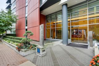 Main Photo: 803 8 SMITHE Mews in Vancouver: Yaletown Condo for sale in "FLAGSHIP" (Vancouver West)  : MLS®# R2824624