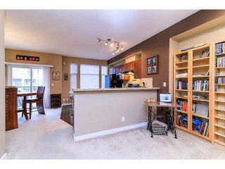 Photo 5: 21 20120 68TH Avenue in Langley: Willoughby Heights Townhouse for sale in "THE OAKS" : MLS®# F1430505