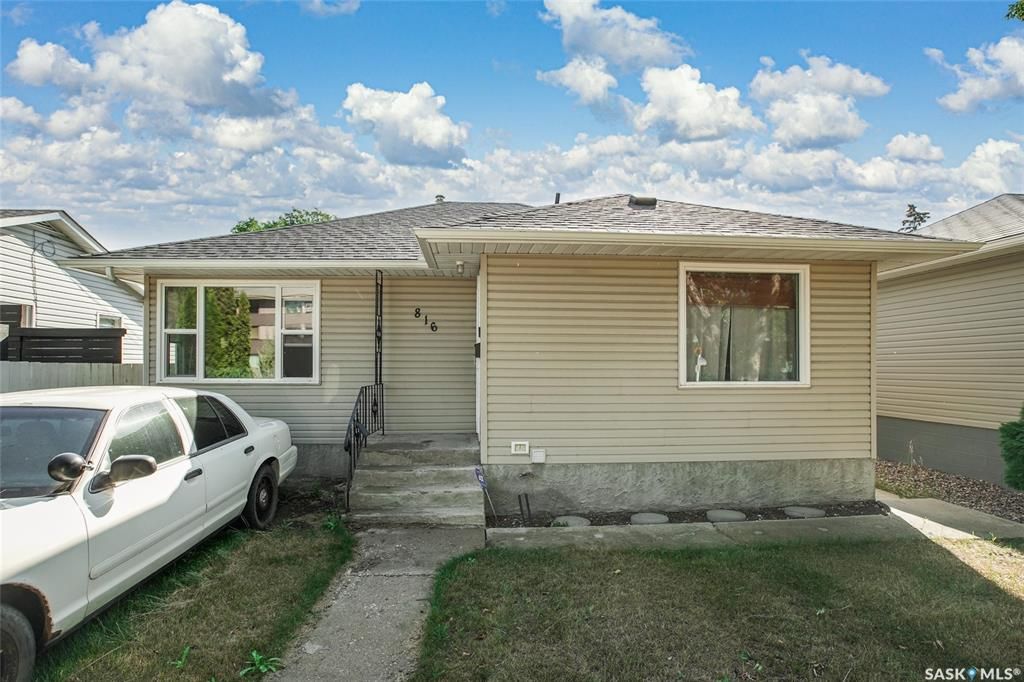 Main Photo: 816 P Avenue North in Saskatoon: Mount Royal SA Residential for sale : MLS®# SK906121