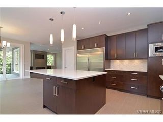 Photo 4: 111 Parsons Rd in VICTORIA: VR Six Mile House for sale (View Royal)  : MLS®# 684415