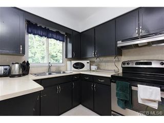 Photo 1: 887 Lampson St in VICTORIA: Es Old Esquimalt Half Duplex for sale (Esquimalt)  : MLS®# 674265