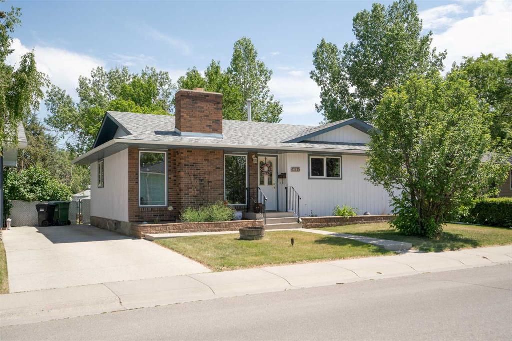 Main Photo: 212 Lynnview Way SE in Calgary: Ogden Detached for sale : MLS®# A2052367