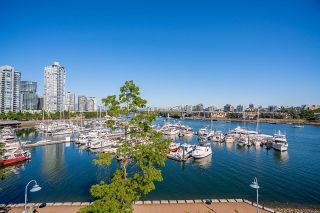 Photo 1: 322 1228 MARINASIDE Crescent in Vancouver: Yaletown Townhouse for sale in "CRESTMARK II" (Vancouver West)  : MLS®# R2720312